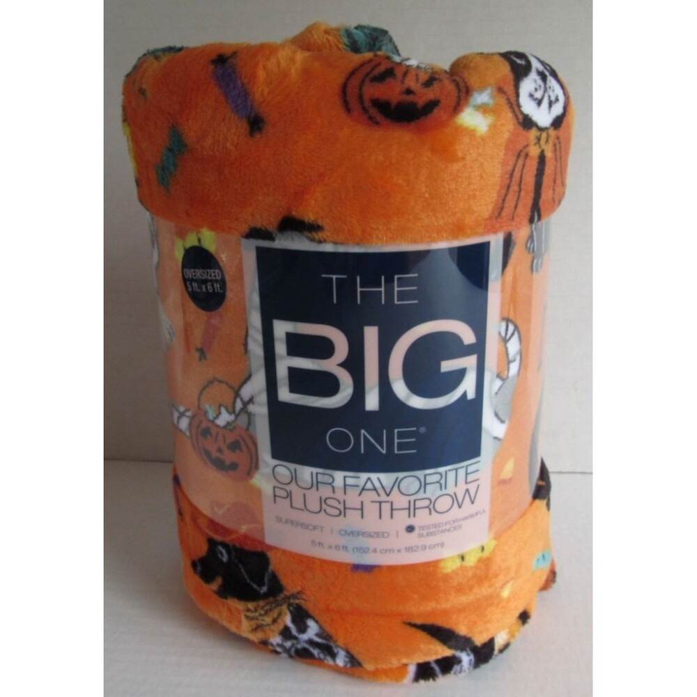 Kohls Big One Plush Oversized Super Soft Throw Blanket 5x6 Ft Halloween Dogs NWT